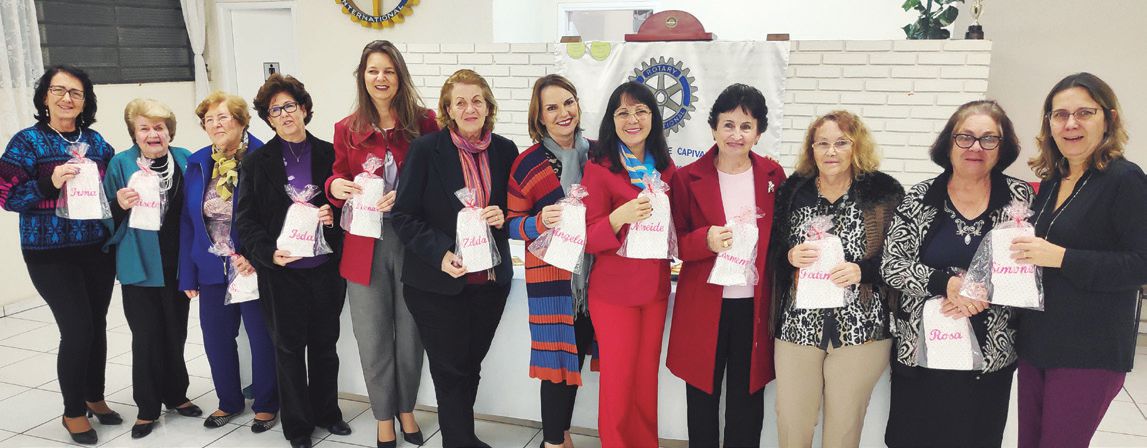 Irma, Lizete, Sara, Ieda, Leonara, Zilda, Angela, Nereide, Carminha, Fátima, Rosinha e Simone, durante a homenagem ao Dia das Mães, quarta feira pp., no Rotary Club