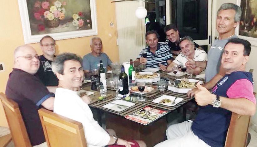 Prof Jorge Elias, aviadores Vinicius e Osvaldo, juntamente com Nê Cerezer, integrantes da Esquadrilha do Ibraim, com Zatinha e o vereador Flávio Carvalho; o comandante Ibraim e o prof Luis Fernando Leite, durante concorrida reunião para acerto do “plano de vôo”