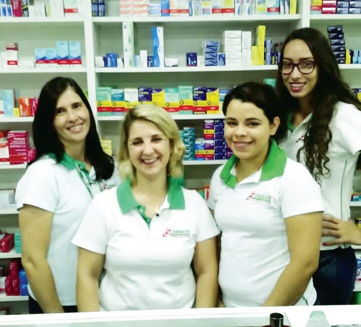 Denise, a proprietária Ana, Bianca e Aline